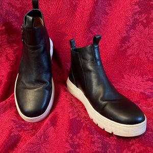 Vionic Brinkley Black Leather with White Platform Boots Size 7.5